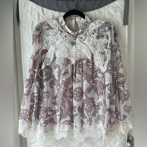 LOFT Chiffon and Lace Blouse - Picture 1 of 7